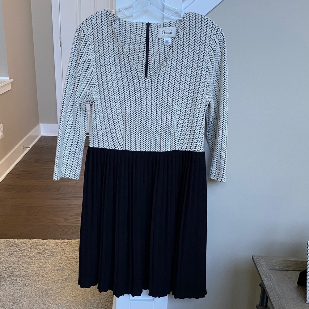 Jacquard jersey dress with pleated skirt